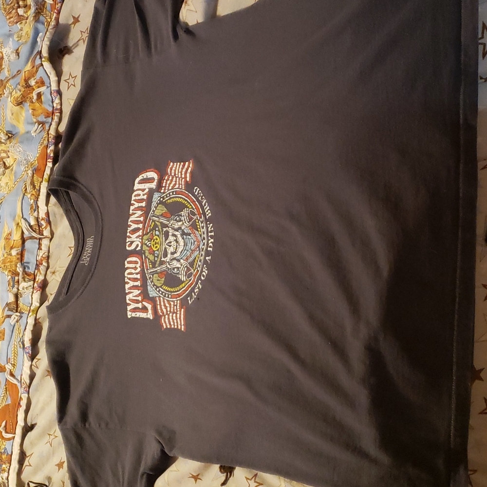 tee shirt